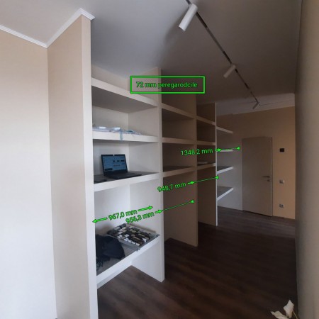 Раздвижные двери купе для встроенного шкафа в спальне 